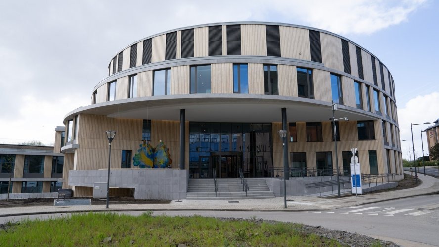 Des membres du personnel d'un hôpital psychiatrique bruxellois agressé à l'arme blanche