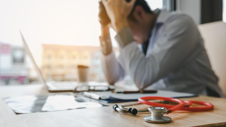 Médecins : l’étau se resserre