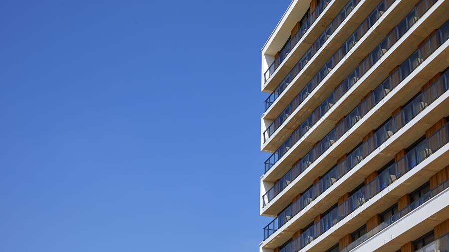 Plaatsing metalen balustrades afhankelijk van ondergrond