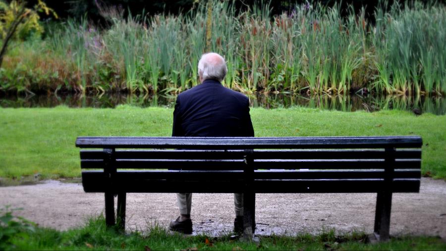 L'OMS associe l'isolement à plus de 871.000 décès par an