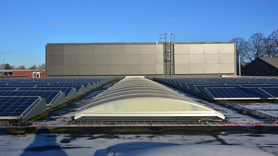 Un bâtiment commercial à Wijchen (NL) produit de l'électricité grâce à trois façades solaires
