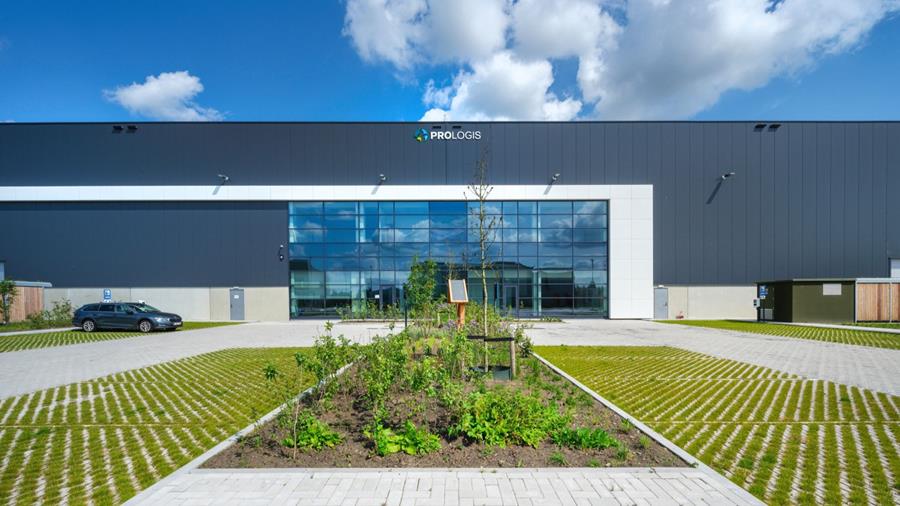 Les panneaux solaires de Prologis fournissent de l'énergie au réseau de recharge rapide de Fastned