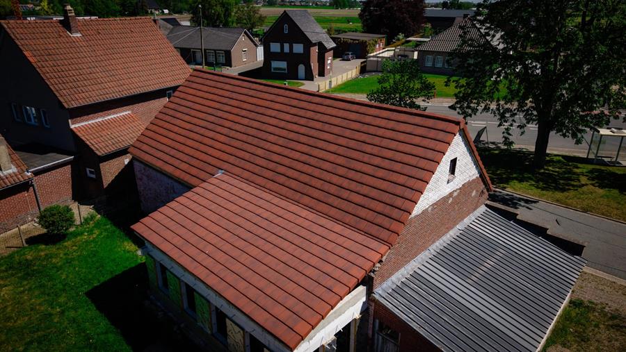 D'un toit vide à une toute nouvelle structure de toiture