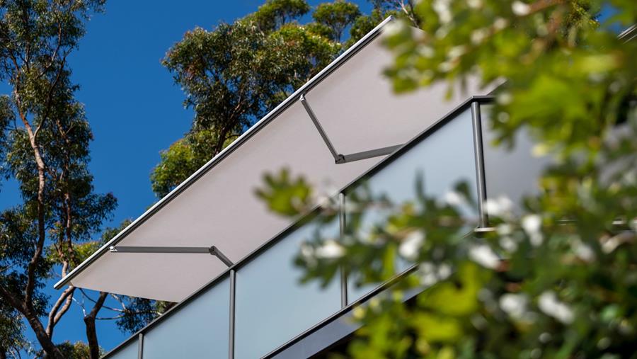Face aux étés plus chauds, la protection solaire extérieure devient  un réflexe confort pour la maison