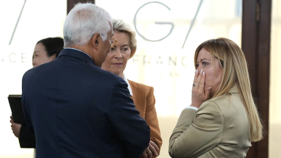 Le patron de l'OMS félicite Giorgia Meloni pour avoir arrêté de fumer